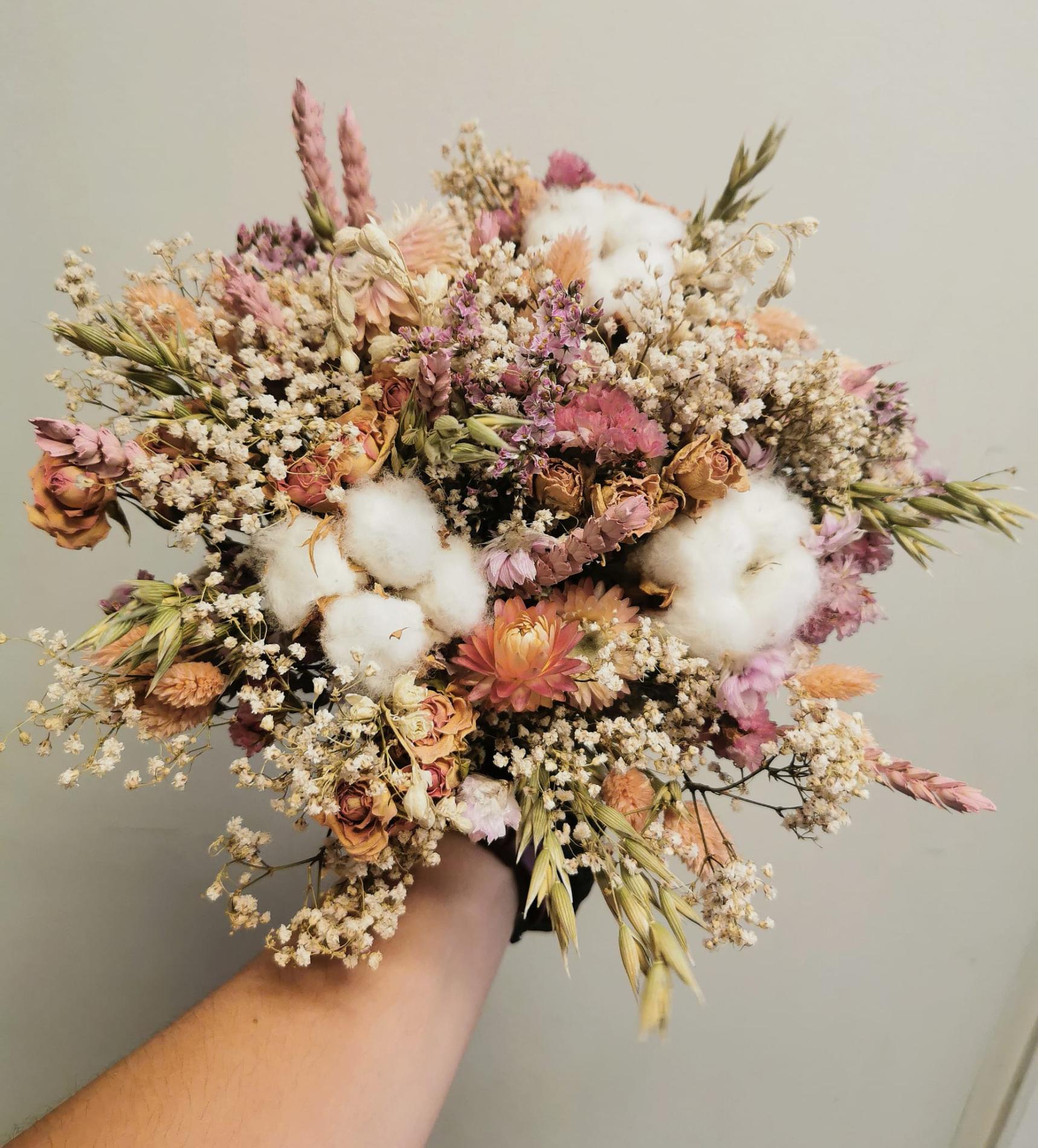 Bouquet de mariée de fleurs séchées