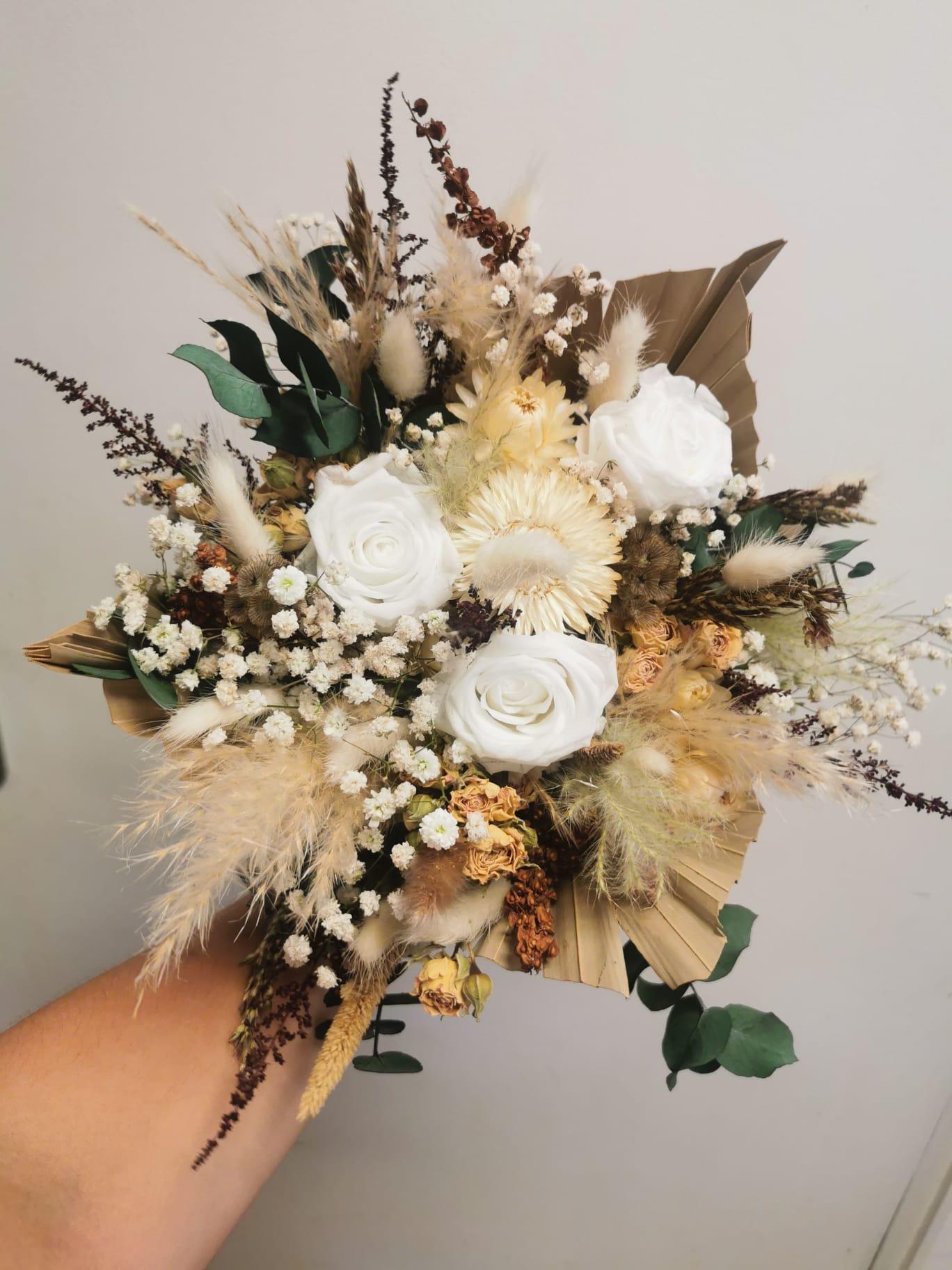 Bouquet de mariée de fleurs séchées