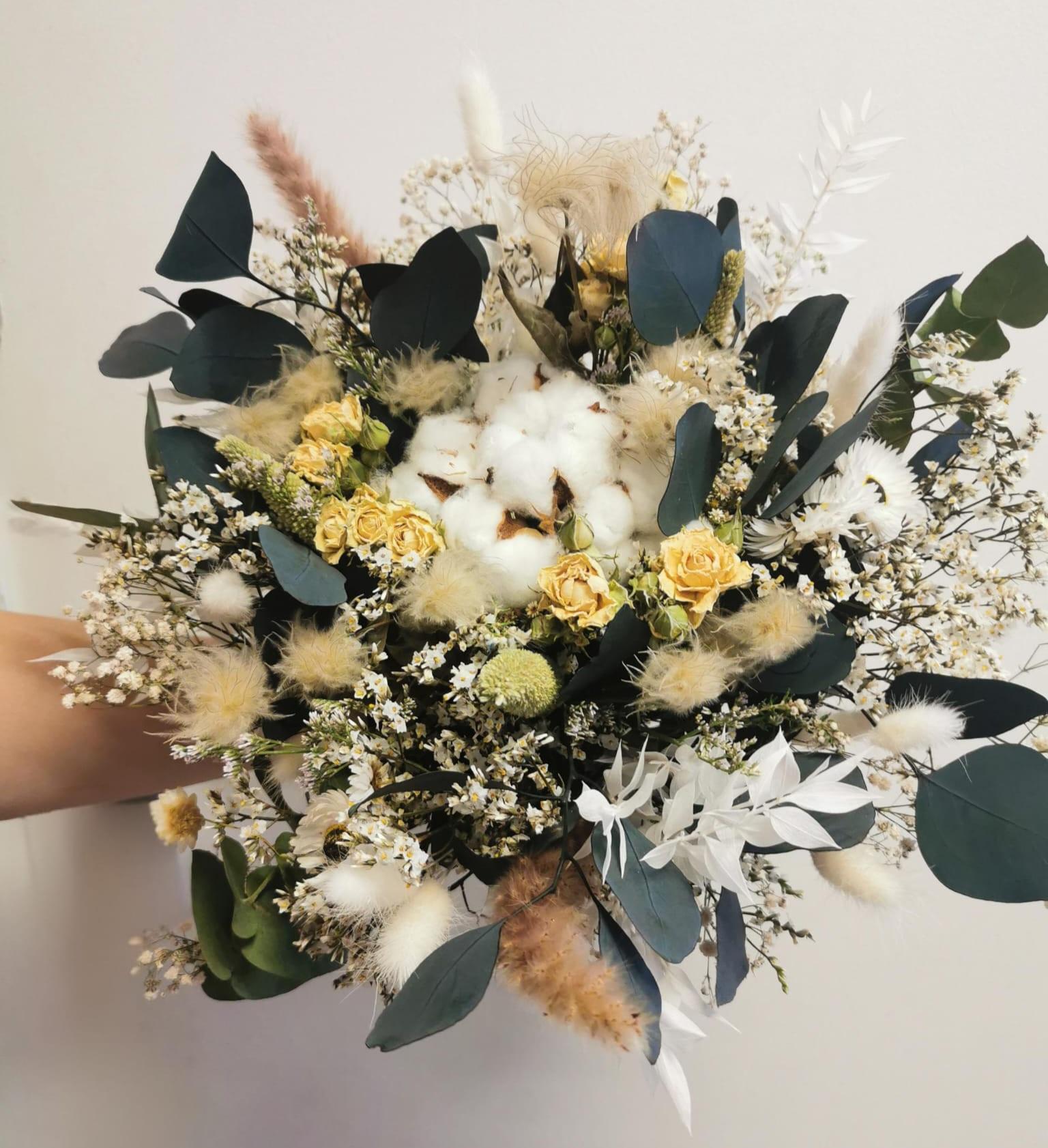 Bouquet de mariée de fleurs séchées