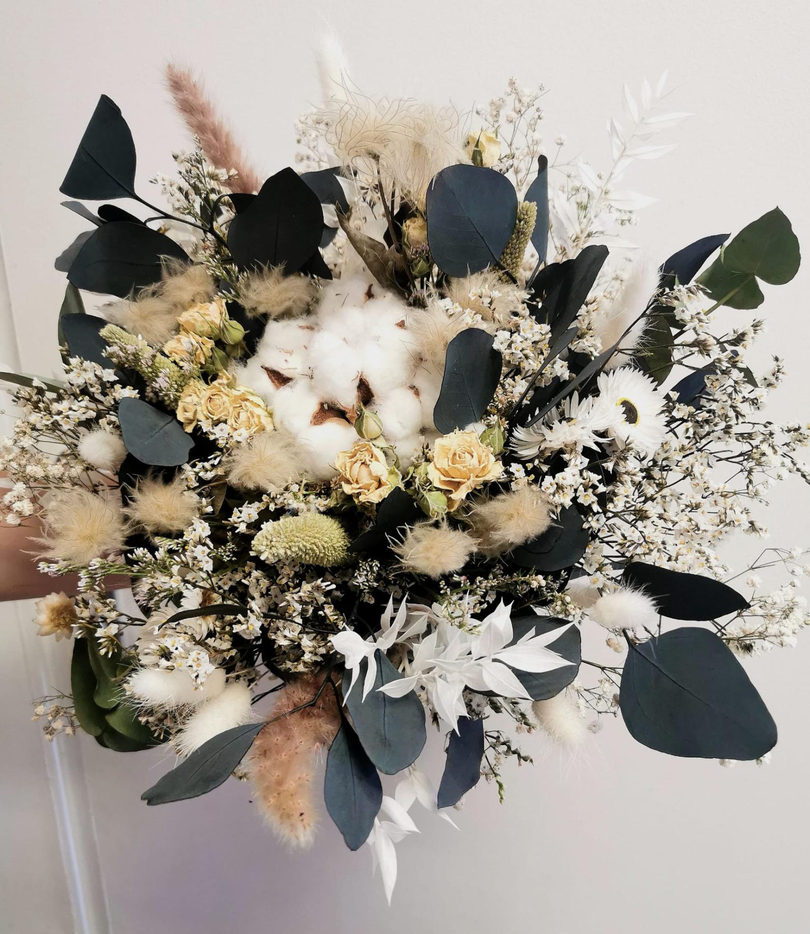 Bouquet de mariée de fleurs séchées